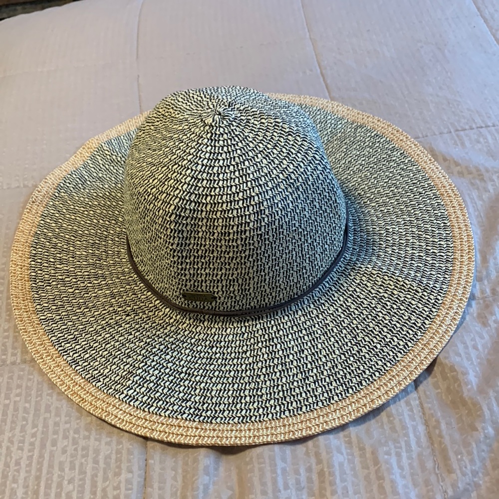 BARRA CUDA HAT